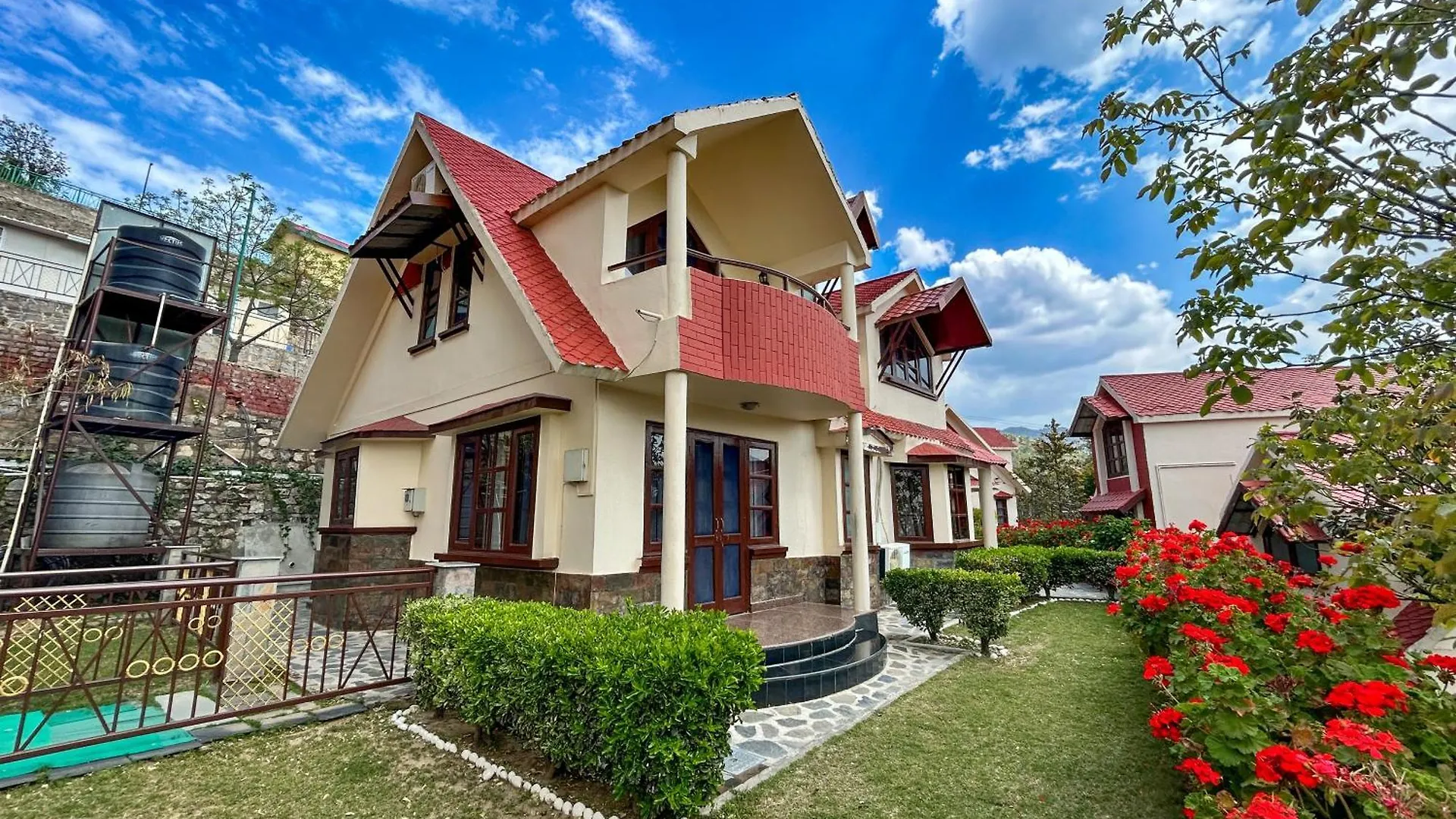 מלון משוברה Manla Homes Resort