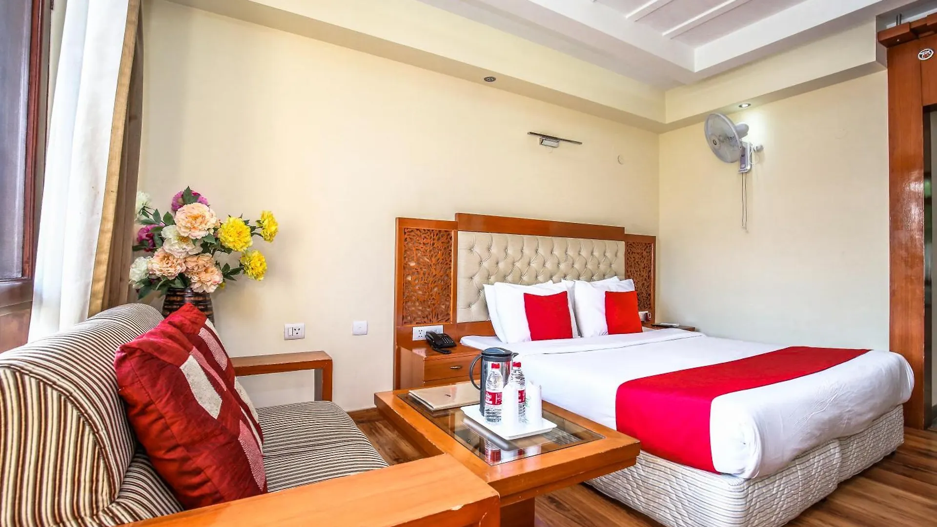 ** מלון משוברה Manla Homes Resort הודו