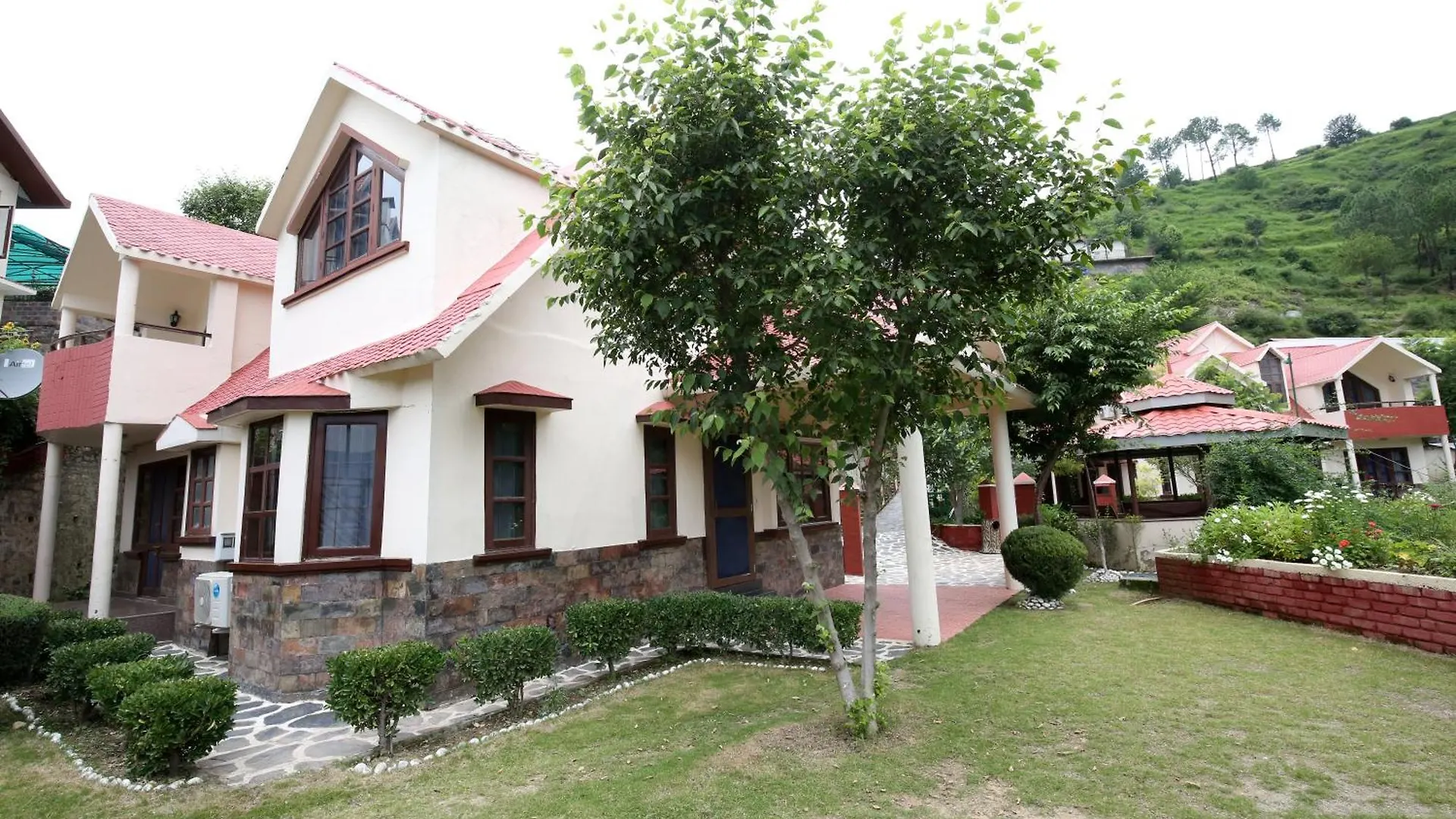 מלון משוברה Manla Homes Resort