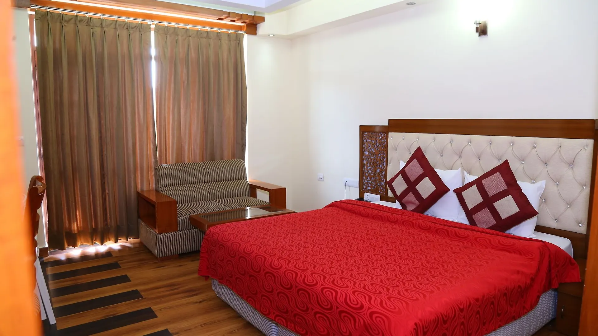מלון משוברה Manla Homes Resort