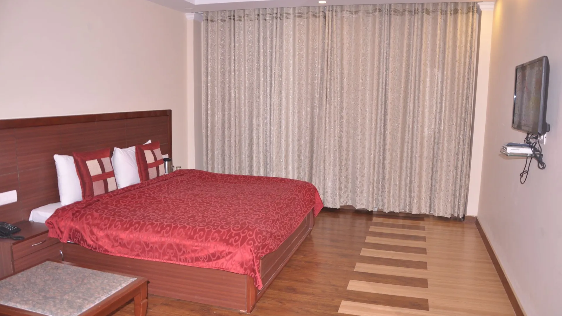 מלון משוברה Manla Homes Resort