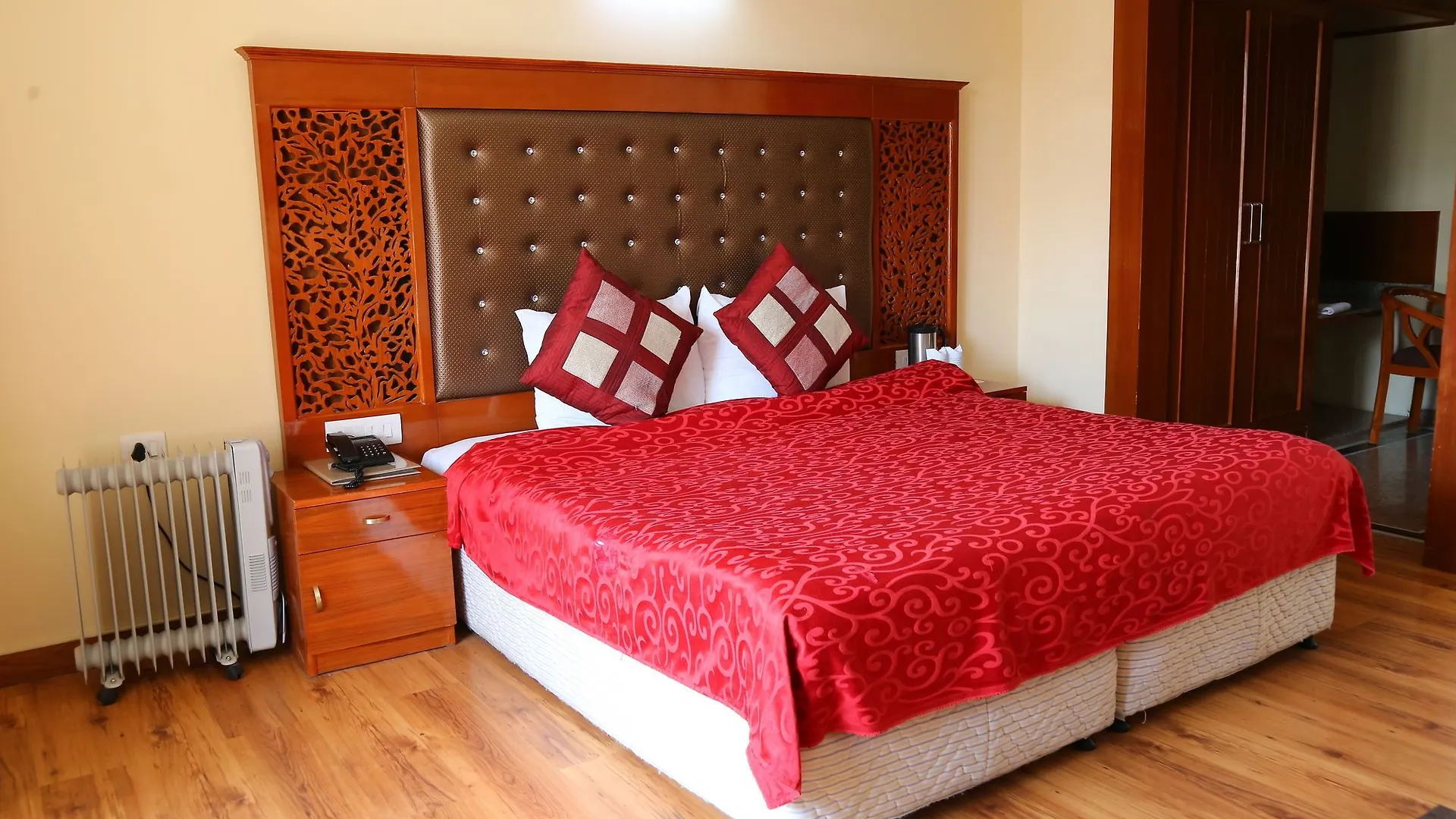 ** מלון משוברה Manla Homes Resort הודו