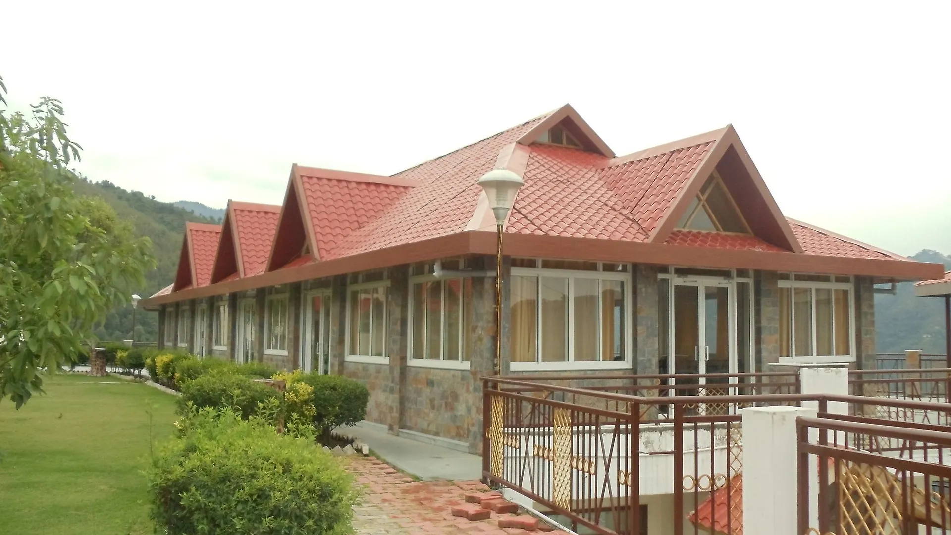 ** מלון משוברה Manla Homes Resort הודו
